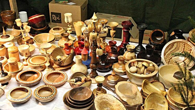 Reichhaltig das Angebot beim Nikolausmarkt in Heubach. Foto: Helmut Will