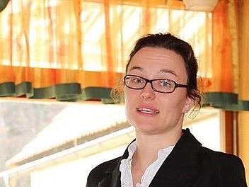 Steuerberaterin Susann Hädrich erläuterte den Gastwirten, wie sie sich und ihre Betriebe rechtlich absichern können. Foto: Franz Galster