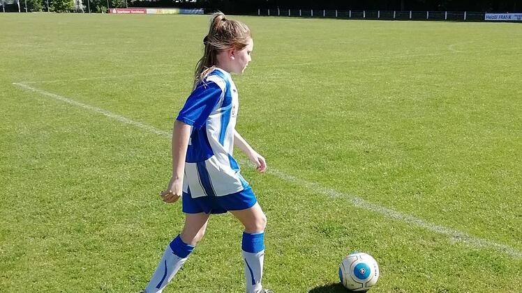 Bislang spielt und trainiert die Heroldsbacherin Leni Brütting bei den Jungs mit. Zur neuen Saison gibt es vielleicht eine Mädchenmannschaft im Spielbetrieb - das ist das Ziel der Verantwortlichen. SpVgg Heroldsbach
