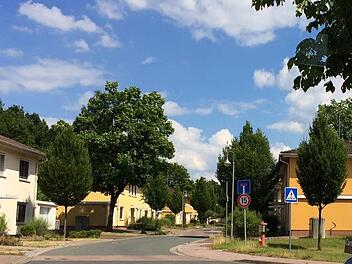 Früher lebten hochrangige Offiziere der US-Armee in der Siedlung an der Buchenstraße. Nun sehen 31 Häuser einer aufwändigen Sanierung entgegen.  Archiv-Bilder: Ronald Rinklef