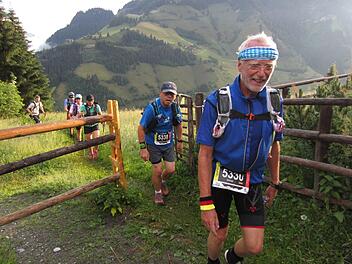 Beim Mountainman in der N&auml;he von Salzubrug beginnen die Trailrunner, dann starten die Hiker und schlie&szlig;lich gehen die Teilnehmer mit Hund auf die Strecke.  Foto: Jochen Brosig