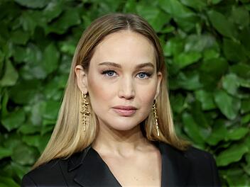 Jennifer Lawrence Mit ihrem kuriosen Zweitnamen "Shrader" ist Jennifer Lawrence in bester Promi-Gesellschaft.