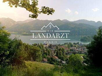 Thomas Hamer spielte zwei Staffel lang die Rolle des Kochs  Matti Steininger in der Serie "Die Landarztpraxis". Nun ist der Schauspieler verstorben.