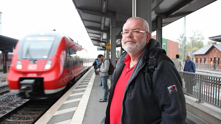 Wolfgang Walz hat Glück: Sein Zug fährt. Foto: Peter Groscurth