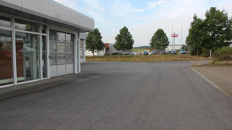 Auf der Grünfläche zum Rewe-Markt werden zwei Durchfahrten entstehen.