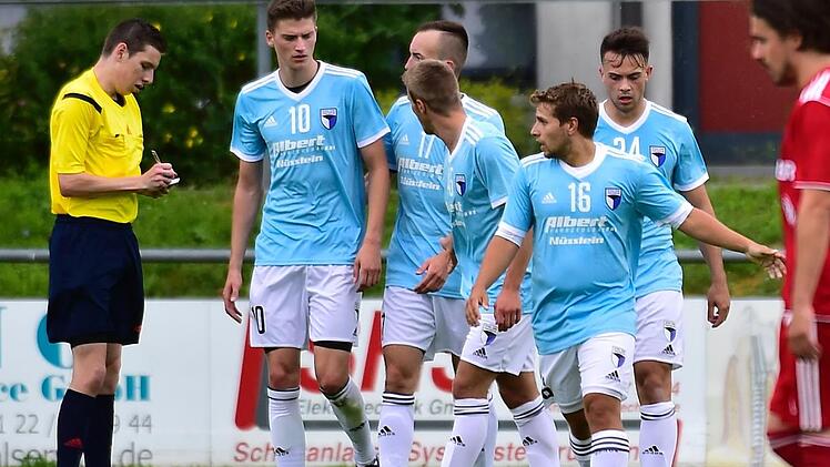 Nach dem 2:2 gegen Schwabach feierte die SpVgg Jahn Forchheim beim 4:2 gegen Buckenhofen den ersten Sieg in der Vorbereitung. Sportfoto Zink