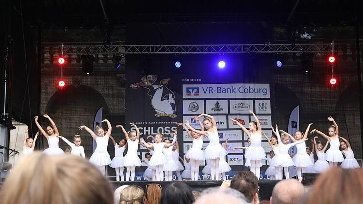 Impressionen vom Sonntagsprogramm auf der Showbühne. Foto: Barbara Herbst
