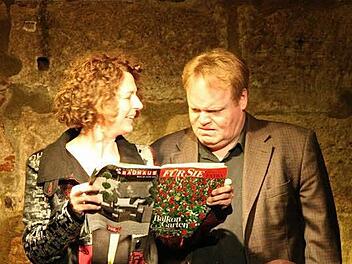 Ursula Gumbsch und Stephan Bach lassen den Sommer mit "Balkongeschichten" ausklingen.  Foto: pr