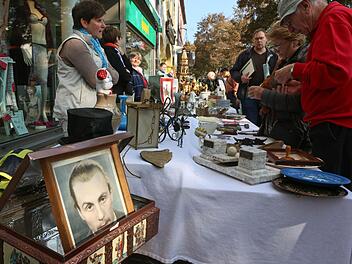 Herrliches Wetter lud auf dem Antikmarkt Bamberg zum Stöbern ein. Foto: Barbara Herbst