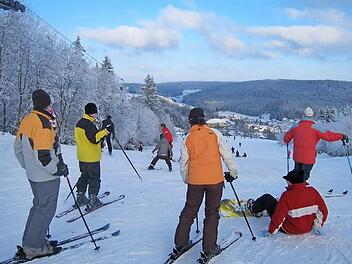 In den vergangenen Wochen kamen die Skifahrer im Frankenwald auf ihre Kosten. Das Bild entstand in Tettau.  Foto: Archiv