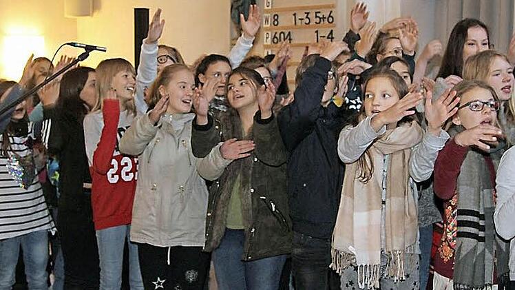 Die Geschichte von Simeon setzten die Realschüler schwungvoll in Szene. Fotos: Sonny Adam