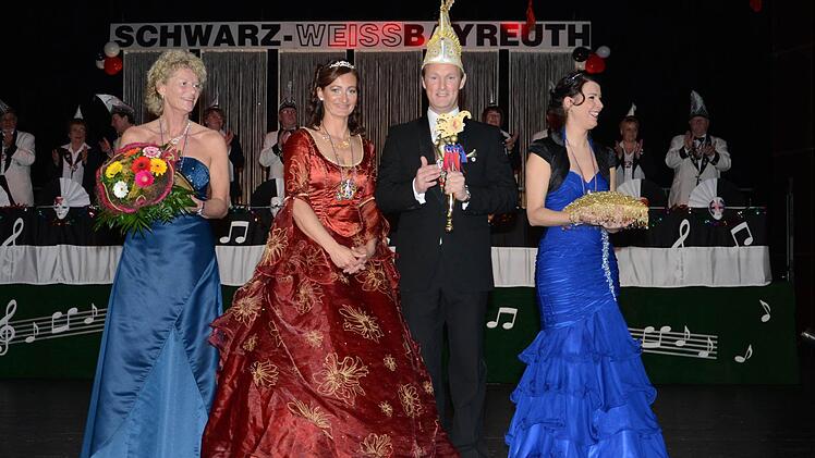Hofdame Andrea, Prinzessin Cornelia II., Prinz Markus I. und Hofdame Pia. Foto: Dörfler