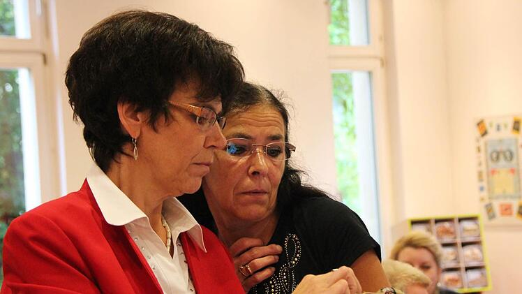 Susann Biedefeld mit ihrer Schwester Marion Walther.