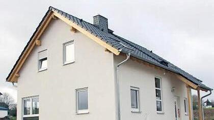 Der Neubau ist bereits mit Bodenbelägen und mehr ausgestattet.