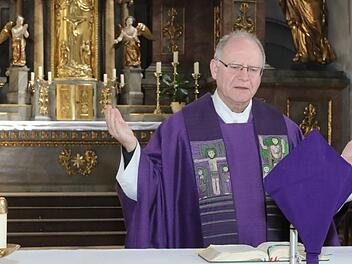 De Gottesdienste verändern sich wegen der Corona-Krise. Für den Forchheimer Dekan Martin Emge bieten sich damit auch Chancen für die Zukunft. Foto: Barbara Herbst