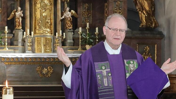 De Gottesdienste verändern sich wegen der Corona-Krise. Für den Forchheimer Dekan Martin Emge bieten sich damit auch Chancen für die Zukunft. Foto: Barbara Herbst