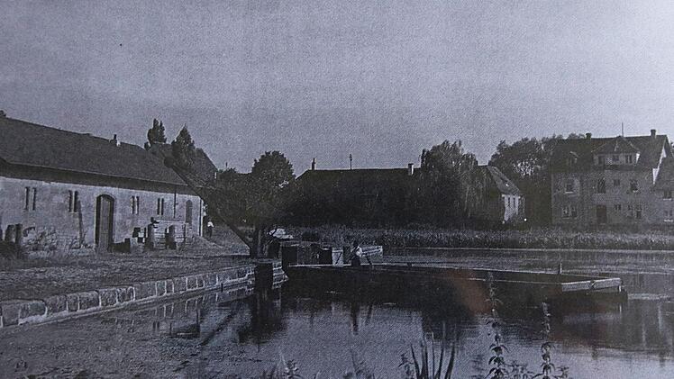 Dort, wo bis vor 70 Jahren der Forchheimer Kanalhafen war, steht heute ein Einkaufszentrum. Zwischen Bamberger und Bügstraße.  Repro: FT