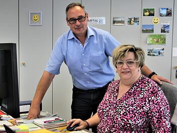Der Geschäftsführer der Martin Regionalbus GmbH und die Prokuristin Claudia Wicklein haben in den letzten Wochen viele Herausforderungen bewältigt.  Foto: Veronika Schadeck