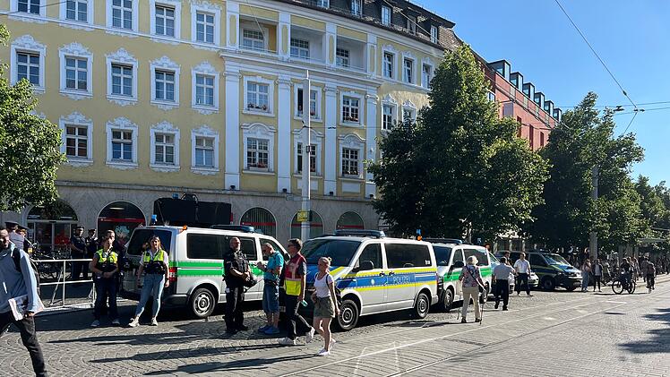 W&uuml;rzburger Messerattacke: Teilnehmer von AfD-Gedenkdemo angegriffen