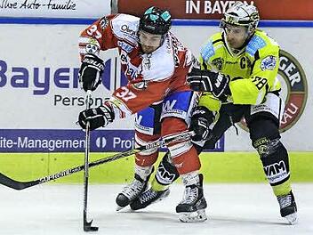 Jozef Potac (rechts/hier gegen den Landshuter Philipp Michl) brachte die Bayreuther mit 1:0 in Führung..  Foto: Christian Fölsner