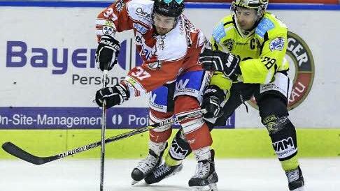 Jozef Potac (rechts/hier gegen den Landshuter Philipp Michl) brachte die Bayreuther mit 1:0 in Führung..  Foto: Christian Fölsner