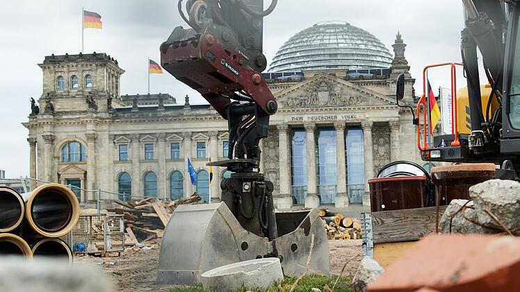 Baustelle vor dem Reichstagsgeb&auml;ude