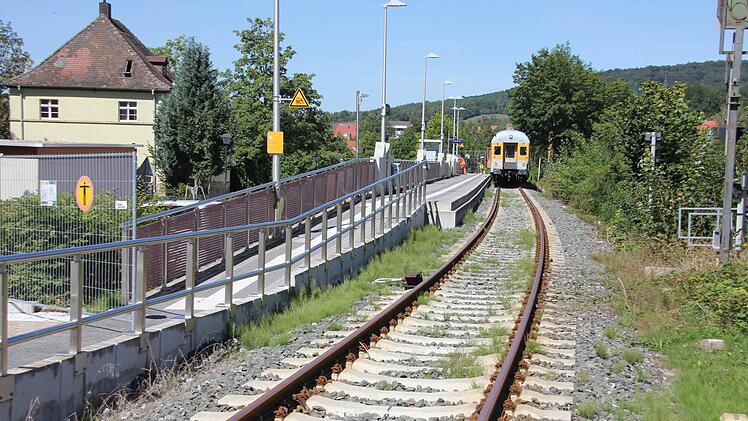 Wieder ein Zug im Ebern Bahnhof? Fast ungläubig staunten viele Eberner - und die Anwohner entlang der Strecke.  Foto: Ralf Kestel