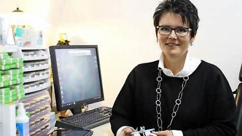 Optikerin Christine Fischer bleibt dem Steinweg treu.  Foto: Simone Bastian