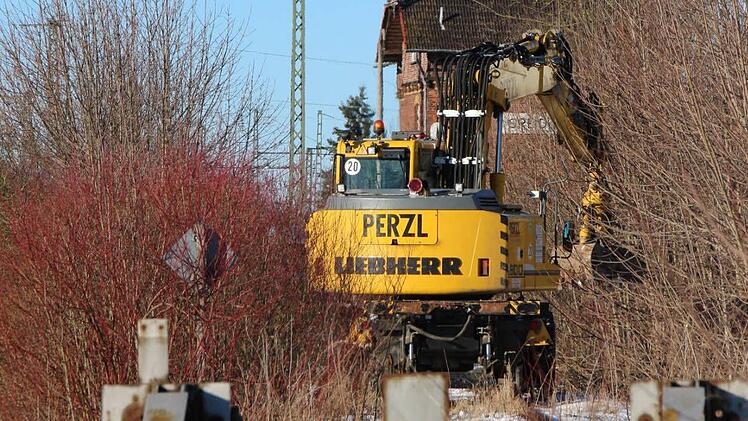 An der Baustelle Creidlitz wird beim Bau ein Stück des alten Gleises nach Rossach mitgenutzt. Foto: Simone Bastian