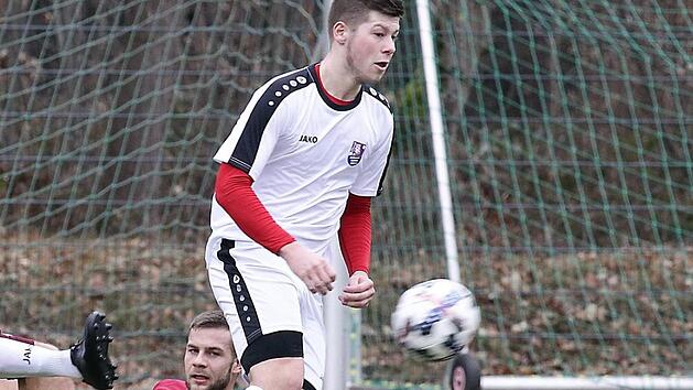 Patrick Titzmann, der Sch&uuml;tze des FCE-Tores in R&ouml;llbach Foto: sportpress