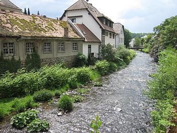 Bei Bad Berneck flie&szlig;t die &Ouml;lschnitz in den Wei&szlig;en Main.  Fotos: privat