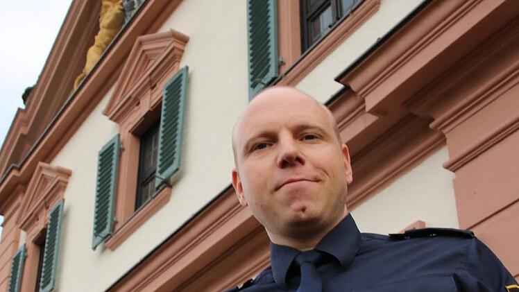 Die Polizei-Dienststelle Hammelburg ist in einem der Wahrzeichen der Stadt, dem Roten Schloss, untergebracht. Der Kitzinger Martin Kuhn war dort sechs Monate lang Chef. Foto: Ralf Ruppert