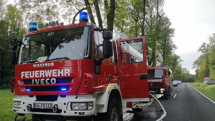Unfall bei Michelau: Auto brennt komplett aus