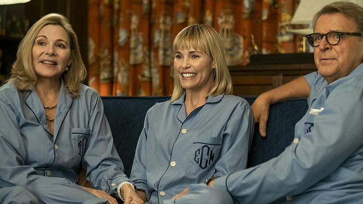Ellies (Leslie Bibb, Mitte) Familie lebt im Überfluss: luxuriös, verwöhnt, versnobt. Mutter Tigger (Kim Cattrall) und Vater Bill (David Rasche) müssen erstmal mit dem Italiener warm werden.