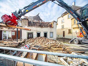 Läuft alles nach Plan, würde die Fläche zum Jahresende baureif, sprich abgeräumt, der Stadt übergeben. Ab dann geht es um Ideen, die wohl in einem Wettbewerb für diesen wertvollen Bereich der Altstadt von Haßfurt gesammelt werden. René Ruprecht