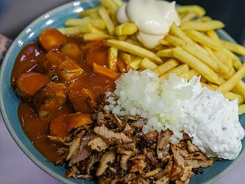 Das kommt auf einen "Taxi-Teller"