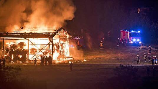 Die Halle brannte lichterloh. Foto: Jürgen Hüfner