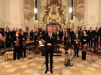 Musiker von Weltklasse: Der Magier Olof Boman aus Schweden und der Balthasar-Neumann-Chor  und -Ensemble