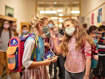 Heim geschickt worden in die Quarantäne sind aktuell im Landkreis Bad Kissingen wieder zahlreiche Schüler (Symbolbild). Betroffen waren am Mittwoch das Schönborn-Gymnasium Münnerstadt und die Grundschule Bad Brückenau.  Foto: Christoph Weiß