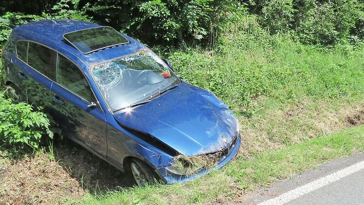 Der Pkw des jungen Mannes erlitt Totalschaden.