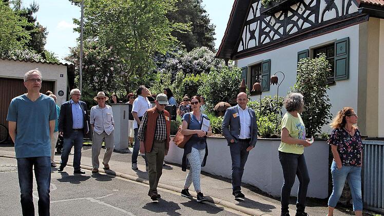 Beim Rundgang durch Wermerichshausen stießen die Mitglieder der Bewertungskommission "Unser Dorf hat Zukunft" auf viele gut renovierte Fachwerkhäuser.