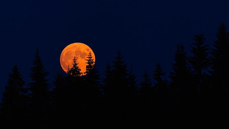 Besonderes astronomisches Ereignis im Juni: Der Erdbeermond