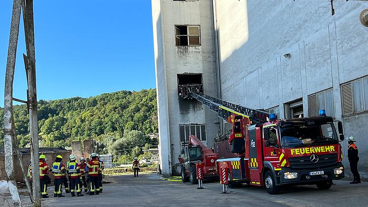 Größerer Feuerwehreinsatz nach Brand in Industrieanlage