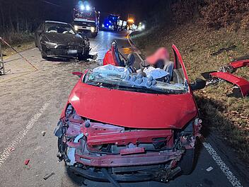 Schwerverletzte bei Unfall auf B289 im Kreis Kulmbach in Auto eingeklemmt