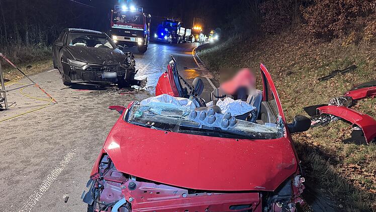 Schwerverletzte bei Unfall auf B289 im Kreis Kulmbach in Auto eingeklemmt