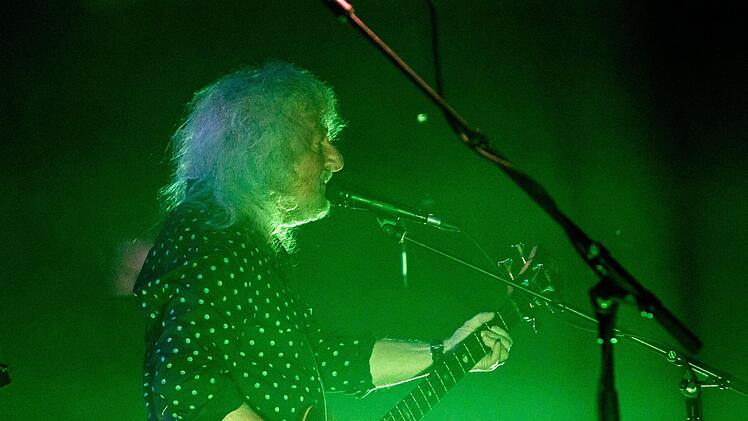 Stehende Ovationen gab es am Ende für das Coburg-Gastspiel von Barclay James Harvest featuring Les Holroyd.Foto: Jochen Berger