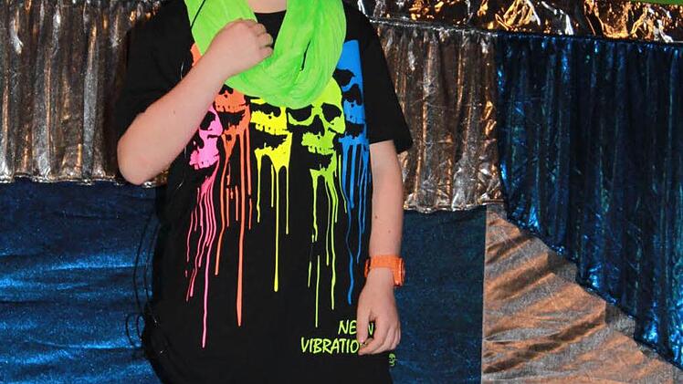 Für manches ist er zu groß, für manches zu klein: Nachwuchsredner Yannick Hanel.