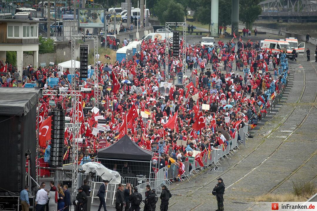 Demo von Erdogan-Anhängern in Köln