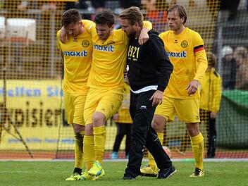 Sein Ausfall warf die Altstädter zurück: Die SpVgg Bayreuth musste in dieser Regionalligasaison lange auf Abwehrchef Julian Kolbeck (Mitte) verzichten. Foto: Peter Mularczyk
