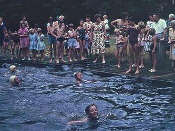 m Licht-, Luft- und Sonnenbad lernten Generationen von Bambergern das Schwimmen, Jung und Alt verbrachten ihre Freizeit hier - und auch manches spätere Ehepaar lernte sich im "Luftä" kennen.. Foto: Heinz Cohn